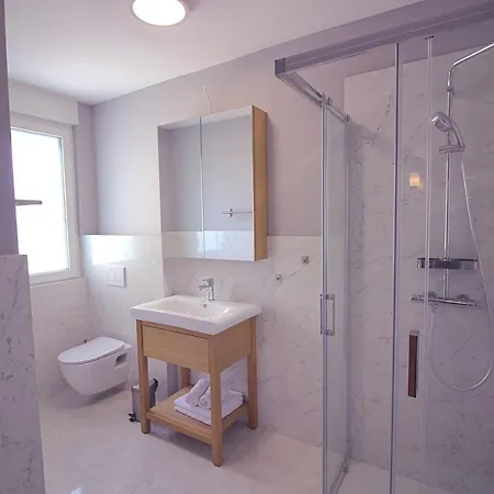Sun Apartment *