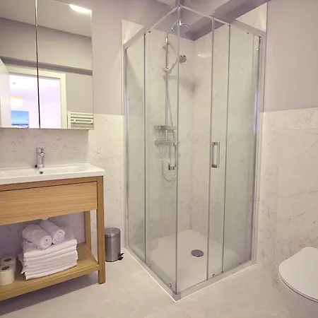 Sun Apartment *